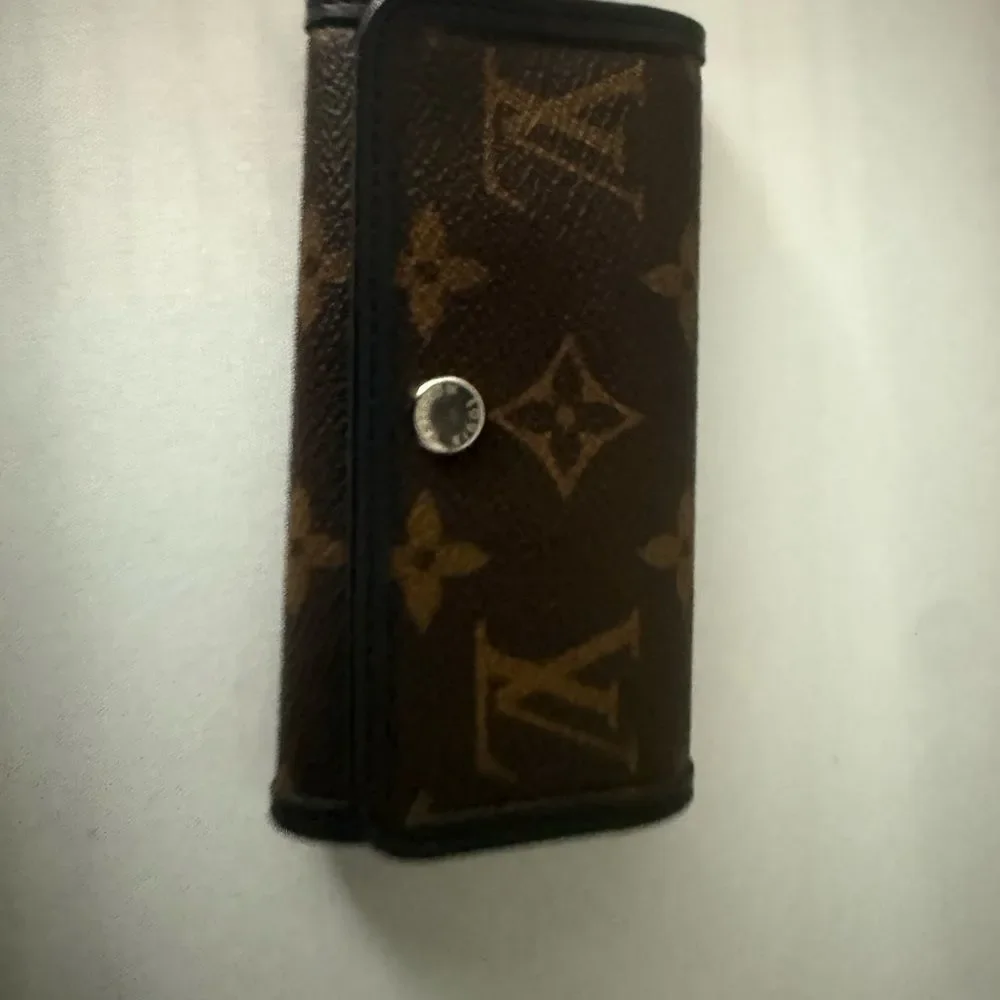 Preloved excellent condition Louis Vuitton Monogram Key Holder